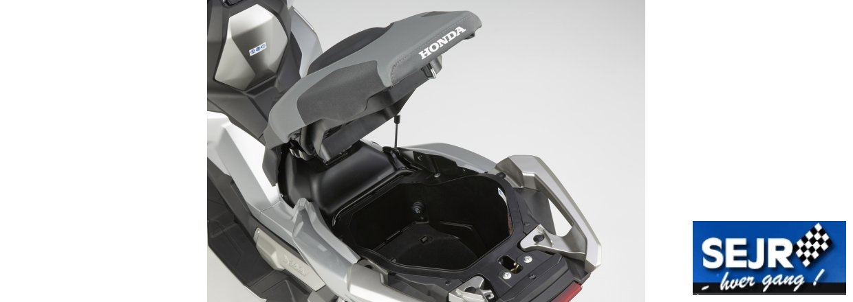 HONDA Adventure & Touring X-ADV750 i butikken.